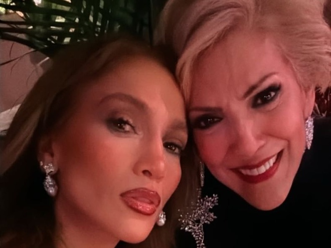 Лопес влаштувала у Лас-Вегасі вечірку з нагоди 80-річчя мами