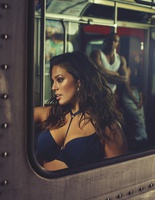 Plus-size модель Ешлі Грехем в рекламі нижньої білизни