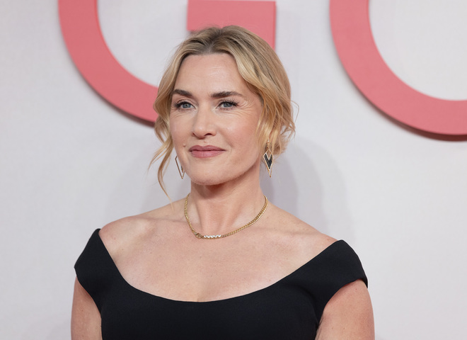 Кейт Вінслет вийшла на червону доріжку з 21-річним сином