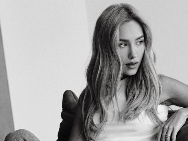 Від природи кучерявка: Даша Квіткова показала, як виглядала до вирівнювання волосся