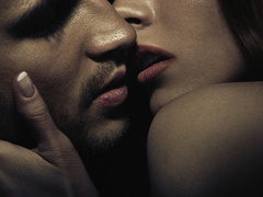 Поцелуй со звездой: ТОП-5 фанаток, которым посчастливилось целоваться со своим кумиром