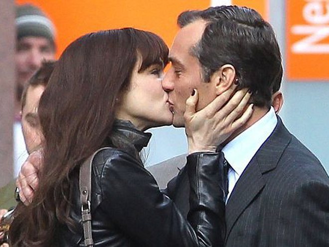 Джуда Лоу опять застукали с новой любовницей