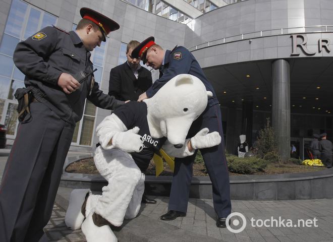 Полиция Москвы задержала белого медведя