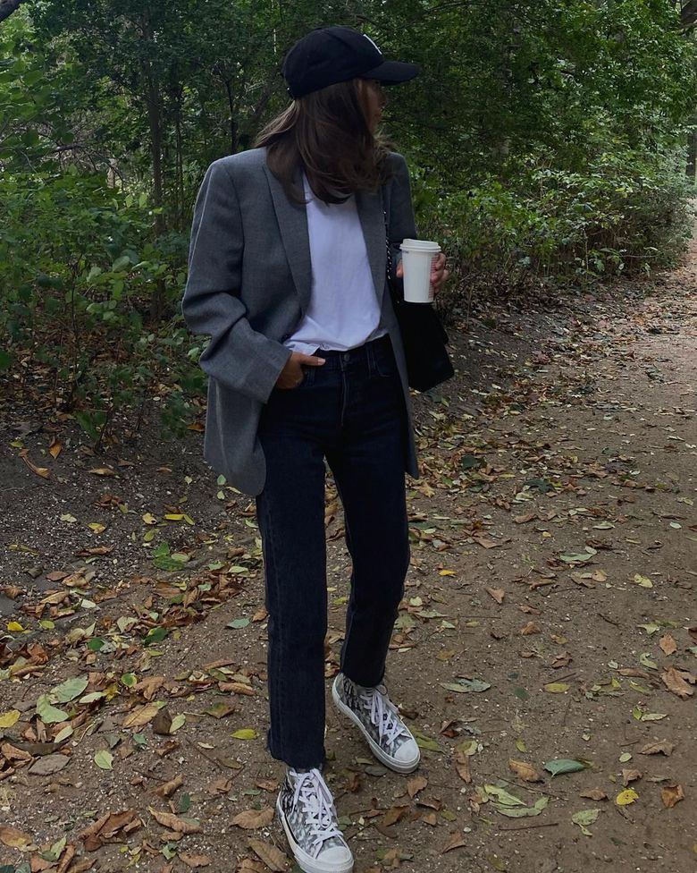 Джинсы свободного кроя — модный тренд 2021