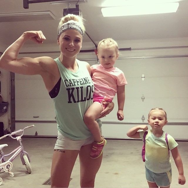 Фітнес-мама bottlesandbarbells
