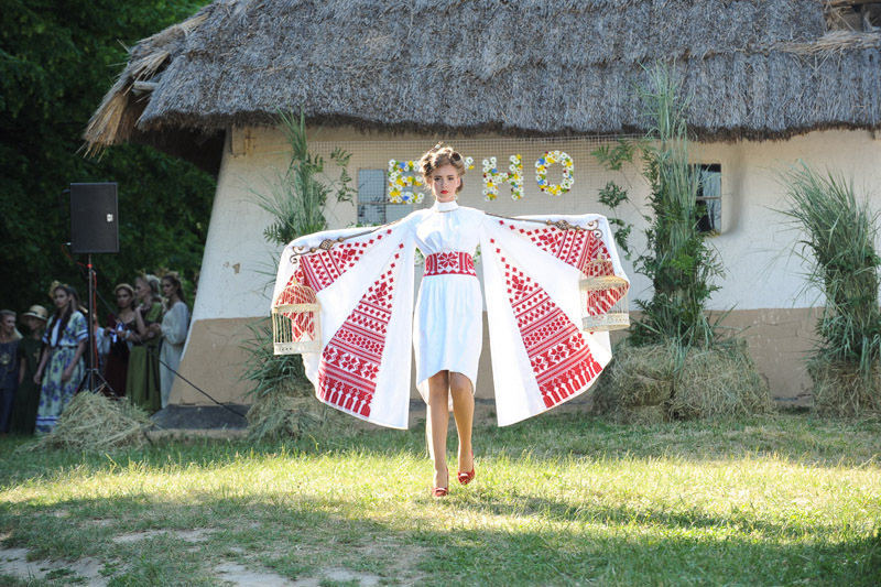 Коллекции Этно-fashion на фестивале «Країна Мрій»: LARA KIM