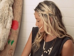 Зачіска для довгого волосся в стилі хіпі