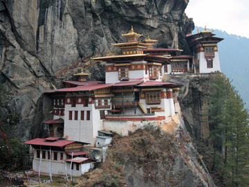 "Логово тигрицы" над пропастью: монастырь Такцанг-лакханг