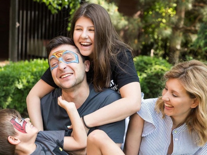 Олена Зеленська розповіла про перше кохання 19-річної доньки Олександри