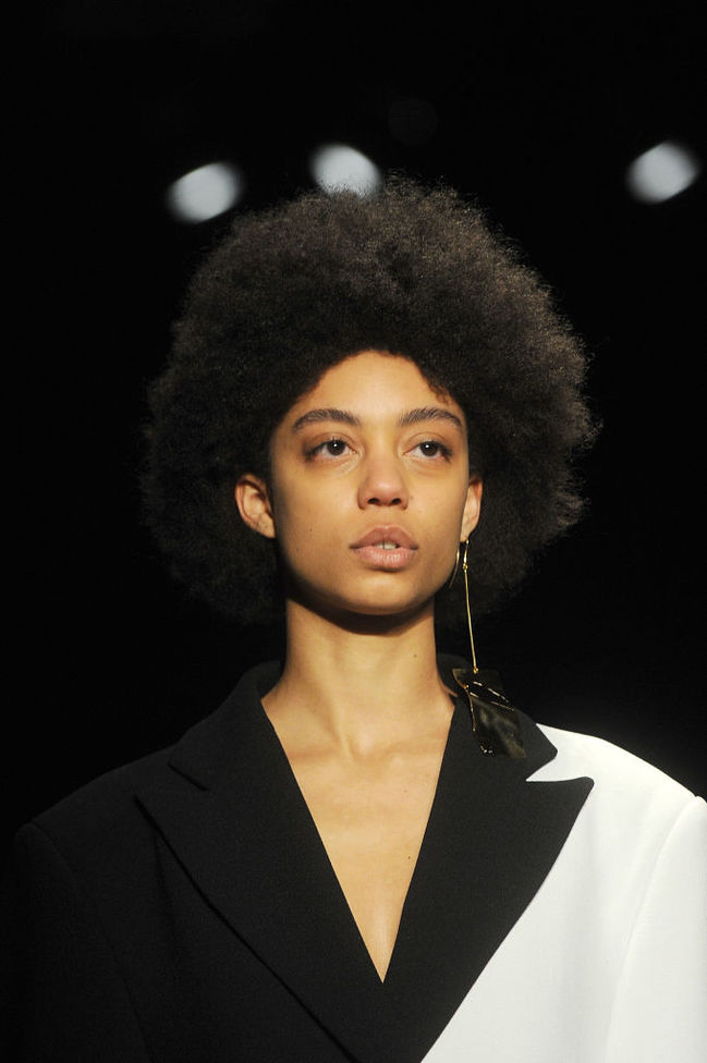 Вечірні зачіски 2017: дрібно накручене волосся