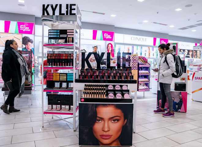 Кайлі Дженнер продала контрольний пакет акцій Kylie Cosmetics