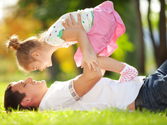 Папа, донька, дитина, батьківство, прогулянка з дитиною, веселощі, тато і дочка