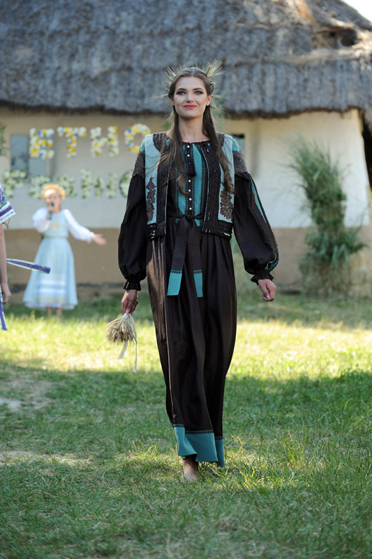 Коллекции Этно-fashion на фестивале «Країна Мрій»: SVITLO