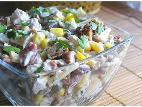 Салат с курицей, фасолью и сыром Салат с курицей, фасолью и сыром