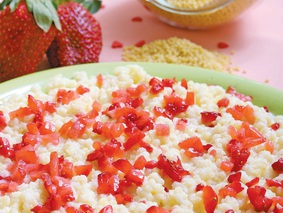 Пшеничная каша со сгущенным молоком и клубникой Пшеничная каша со сгущенным молоком и клубникой