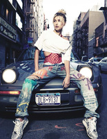 Хейли Болдуин ищет красоту в центре Нью-Йорка 