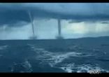 два смерчі на воді