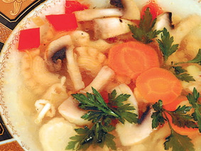 Суп из шампиньонов с жареными макаронами