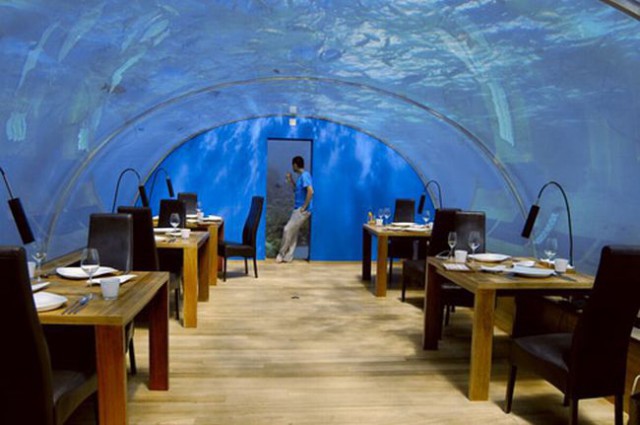 Ресторан под водой на Мальдивах