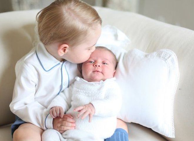 Опубліковані нові фото принцеси Шарлотти до її першого дня народження