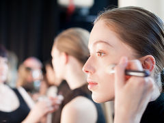 Помилки в макіяжі, які старять