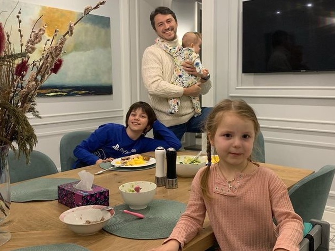 Притула показав рідкісне відео із двома доньками