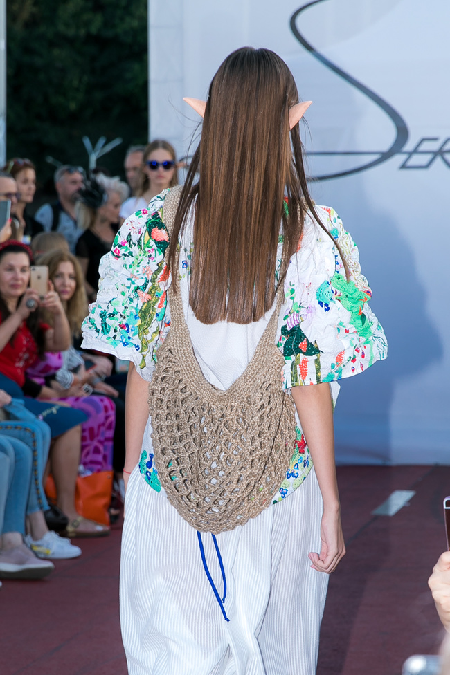 Fashion Show SEREBROVA SS20 на Пешеходном мосту через Днепр: фотоотчёт