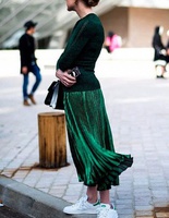 З чим носити блискучу спідницю