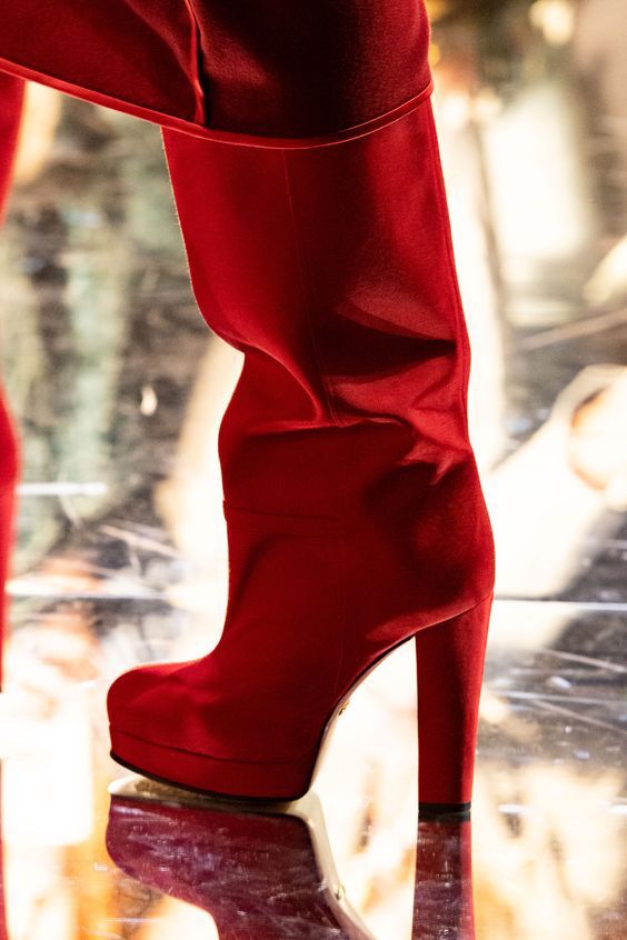 Сапоги с широким голенищем