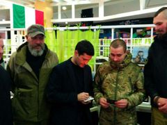 "Кіборги": фільм Ахтема Сеітаблаєва першими побачили військові з Маріуполя