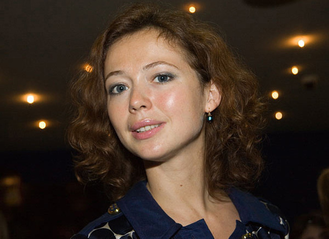 Олена Захарова