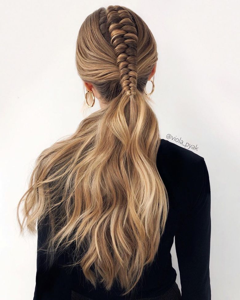 Легкое плетение — прическа на Новый год 2021