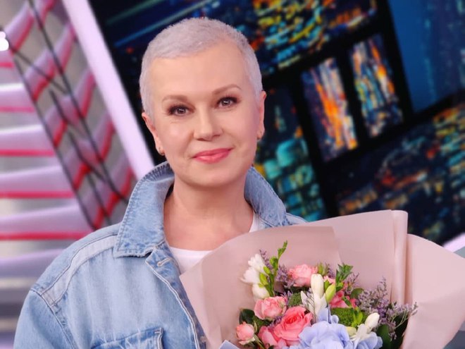 Алла Мазур з новою зачіскою