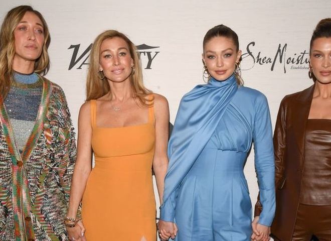 Сестра Белли та Джіджі Хадід відгуляла 40-річчя на вечірці у грецькому стилі