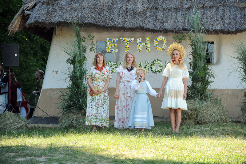 Коллекции Этно-fashion на фестивале «Країна Мрій»: SVITLO