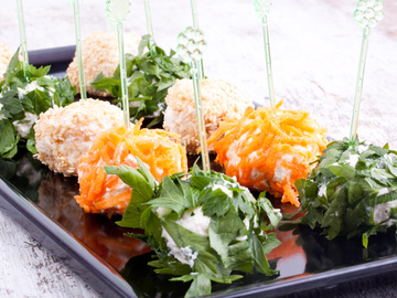 Закуски на Новый год: рецепты сырных шариков