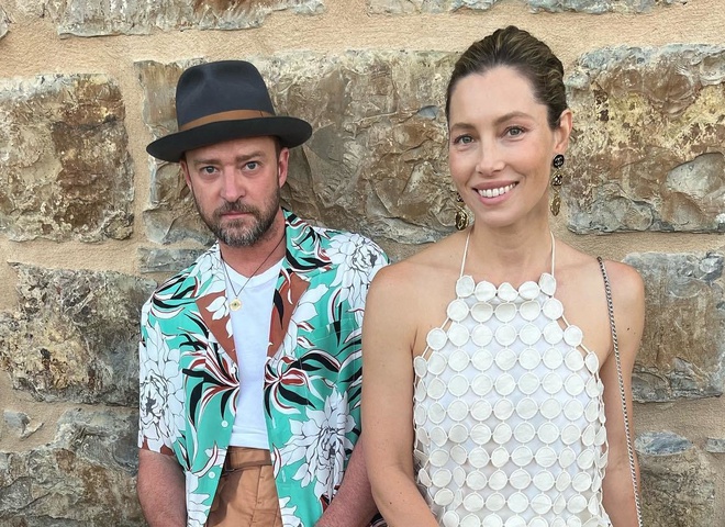 Біл душевно привітала Тімберлейка на його 42-річчя босоногим фото