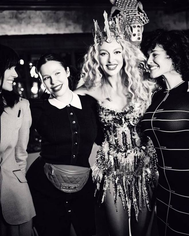 Вечірка Олі Полякової