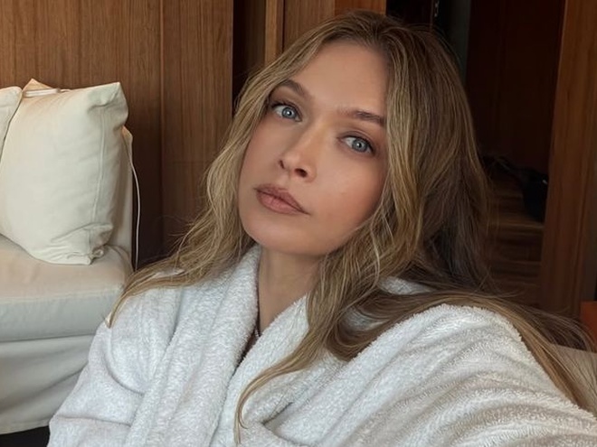 Брежнєва спровокувала чутки про заручини діамантовою каблучкою на безіменному пальці