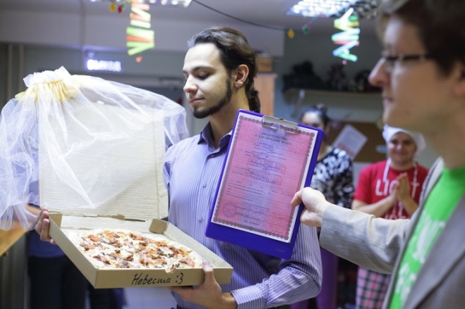 Свадьба мечты. 22-летний парень из Томска женился на пицце