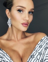 Розі Хантінгтон-Уайтлі інстаграм Розі Хантінгтон-Уайтлі інстаграм