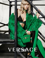 Карли Клосс в рекламной кампании Versace осень 2015