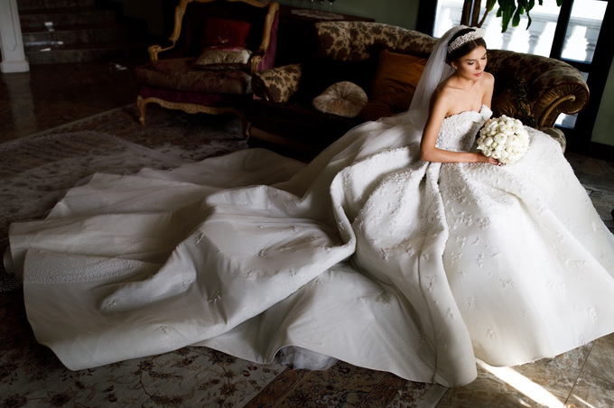 Катя Гуменюк у весільній сукні