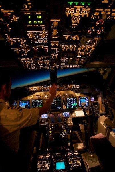 Ночной полёт из кабины пилота