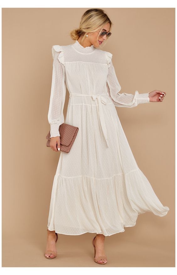 Белые и молочные платья для встречи Нового года 2021