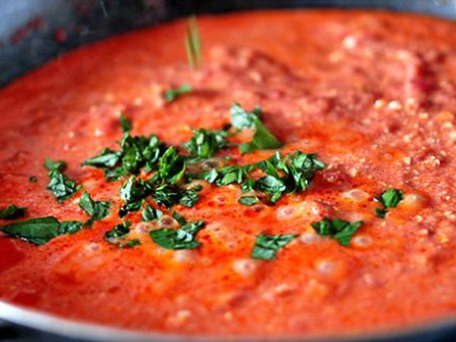 Фарфалле с томатно-сырным соусом