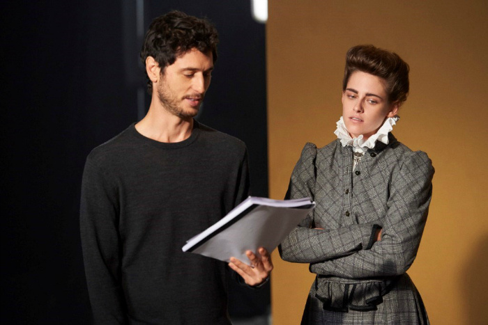 Кристен Стюарт в образе Коко Шанель