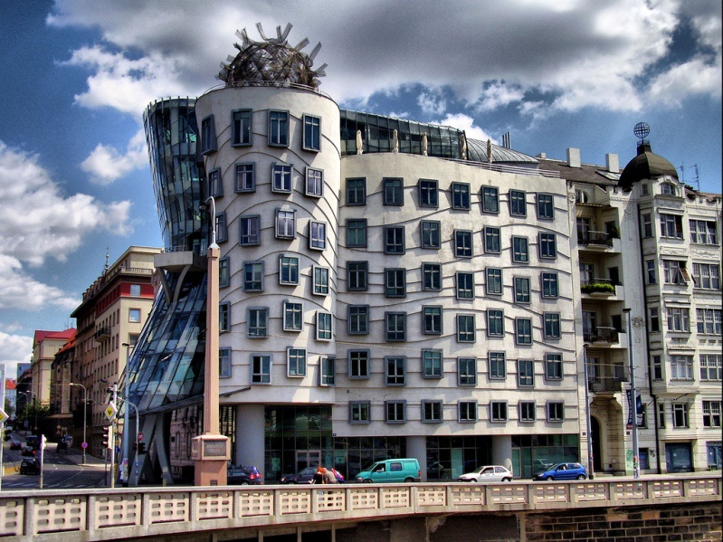 Танцующий дом