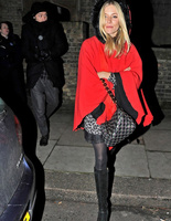 Как носить кейп: 40 стильных образов 