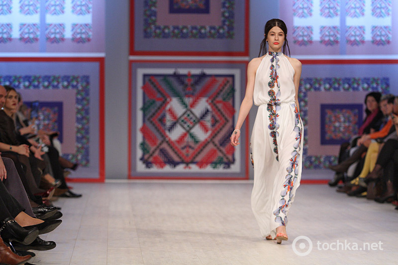 Показ POUSTOVIT 